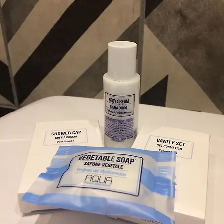 Garibaldi 1 Otel Angera